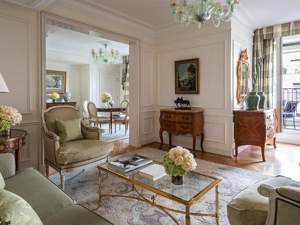 Four Seasons Hotel George V Paris : photo 2 de la chambre suite 1 chambre lit king-size premier 