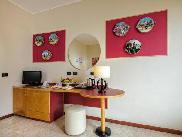 Hotel Ariston and Palazzo Santa Caterina : photo 6 de la chambre chambre triple palazzo santa caterina avec terrasse - côté mer