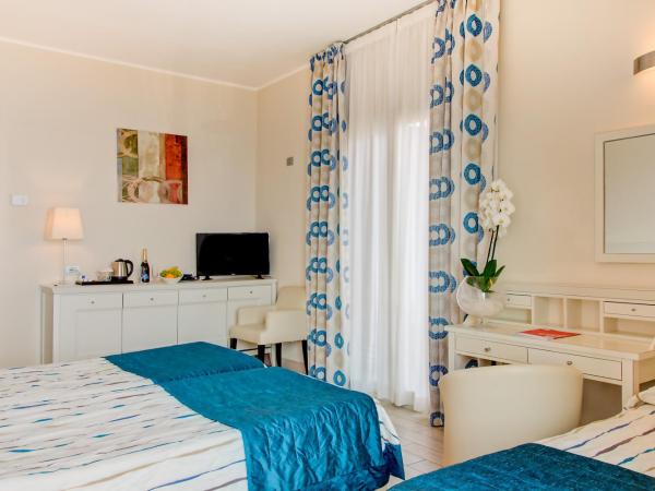 Hotel Ariston and Palazzo Santa Caterina : photo 2 de la chambre chambre triple avec balcon