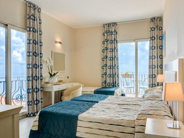 Hotel Ariston and Palazzo Santa Caterina : photo 1 de la chambre chambre triple - vue sur mer