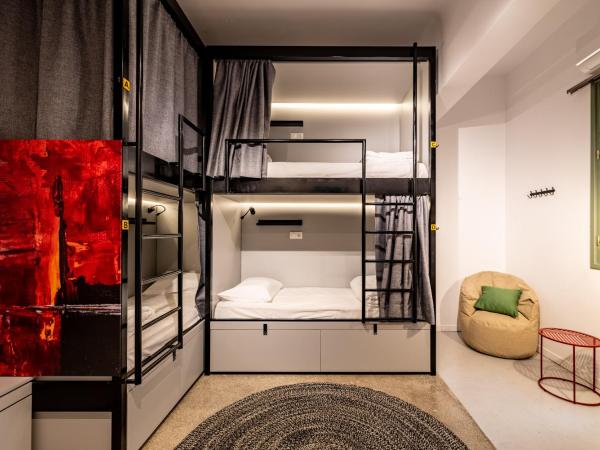 Athens Hub Hostel : photo 1 de la chambre lit dans dortoir pour femmes de 4 lits