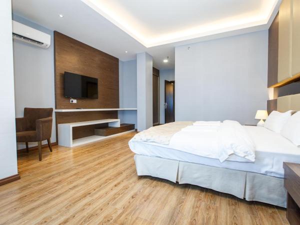 Lintas Platinum Hotel : photo 5 de la chambre suite lit king-size