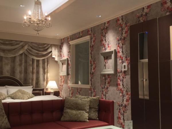 Hotel Venus Neo : photo 2 de la chambre suite lit king-size avec baignoire spa