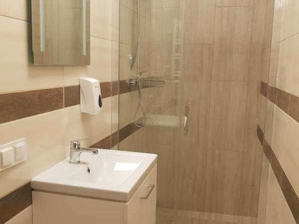 Hostel Mleczna - Metro Zacisze : photo 10 de la chambre chambre double deluxe avec balcon