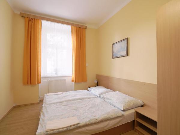 Hostel Dakura : photo 4 de la chambre chambre double avec douche privative