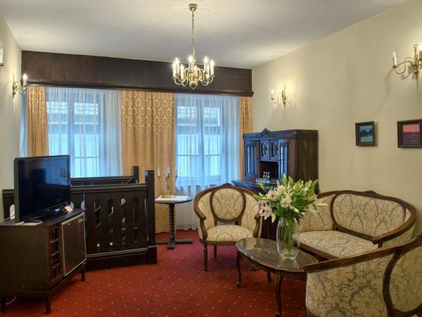 Hotel Dwór Polski : photo 8 de la chambre suite familiale