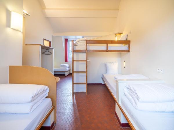 MIJE MARAIS Hostel : photo 2 de la chambre lit simple dans dortoir pour hommes