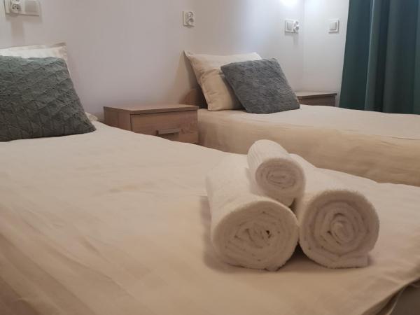 Hostel Mleczna - Metro Zacisze : photo 8 de la chambre chambre double deluxe avec balcon