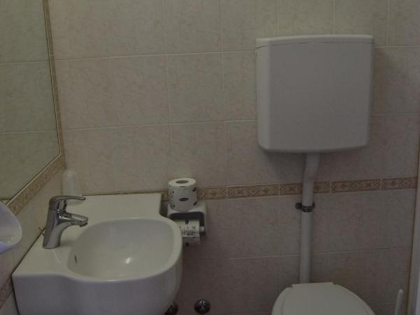 Hotel Apis : photo 3 de la chambre chambre triple