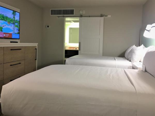 Wyndham Garden Lake Buena Vista Disney Springs® Resort Area : photo 4 de la chambre chambre standard avec 2 lits doubles - vue sur cour
