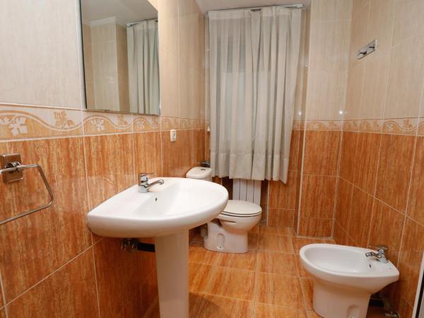 Hostal Conde David : photo 4 de la chambre chambre simple avec salle de bains commune