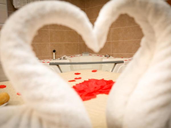 Hostal Conde David : photo 2 de la chambre suite avec baignoire spa