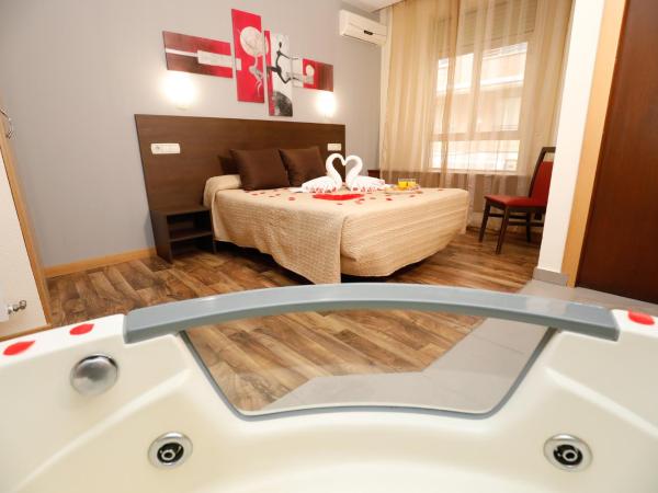 Hostal Conde David : photo 6 de la chambre suite avec baignoire spa