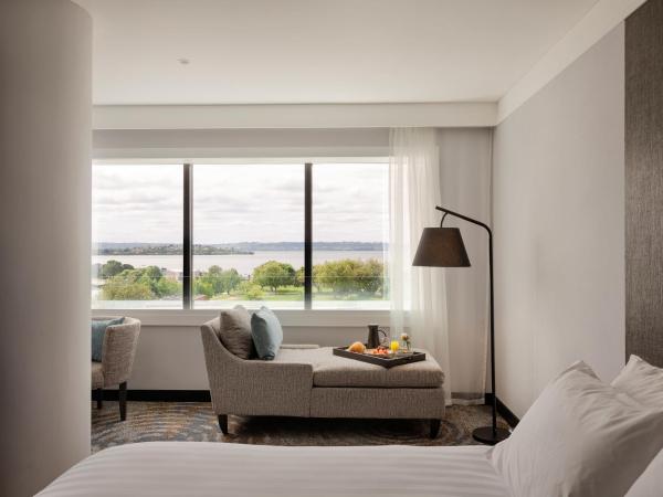Pullman Rotorua : photo 2 de la chambre chambre lit king-size supérieure avec vue sur le lac