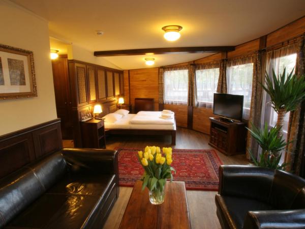 Boat Hotel Matylda : photo 6 de la chambre suite junior de luxe avec terrasse