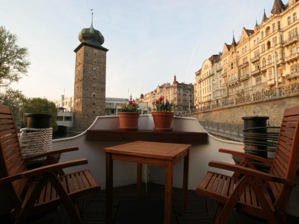 Boat Hotel Matylda : photo 5 de la chambre suite junior de luxe avec terrasse