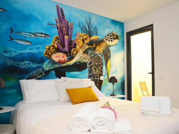 Le Jardin Secret de Faro Guesthouse : photo 5 de la chambre chambre double deluxe avec balcon