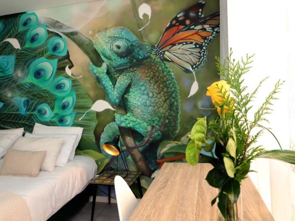 Le Jardin Secret de Faro Guesthouse : photo 5 de la chambre studio avec terrasse