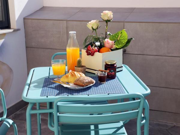 Le Jardin Secret de Faro Guesthouse : photo 4 de la chambre studio avec terrasse