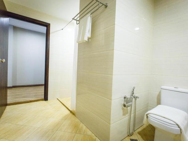 Lintas Platinum Hotel : photo 4 de la chambre chambre familiale