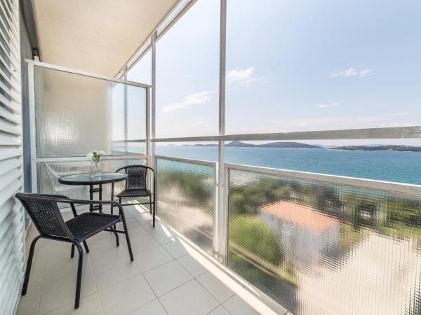 Hotel Punta : photo 8 de la chambre chambre double avec balcon - vue sur mer