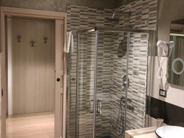 Villa Domus Salento Suites & Rooms con parcheggio privato in loco : photo 7 de la chambre suite deluxe avec baignoire spa