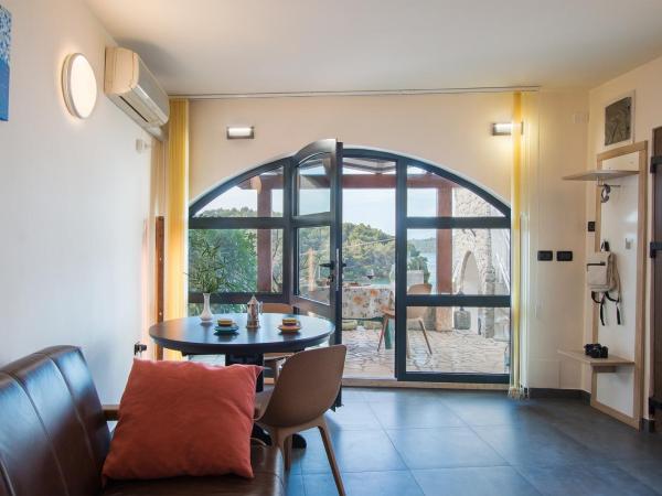 La Casa Ingrid - Couple's Paradise : photo 5 de la chambre maison avec vue sur la mer