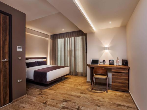 Imperial Plus Urban Smart Hotel Thessaloniki : photo 1 de la chambre hébergement deluxe lit king-size - vue sur court arrière