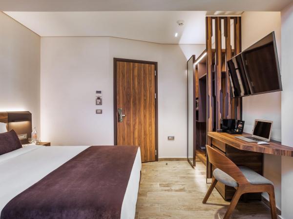 Imperial Plus Urban Smart Hotel Thessaloniki : photo 3 de la chambre hébergement Économique lit king-size - vue sur court arrière