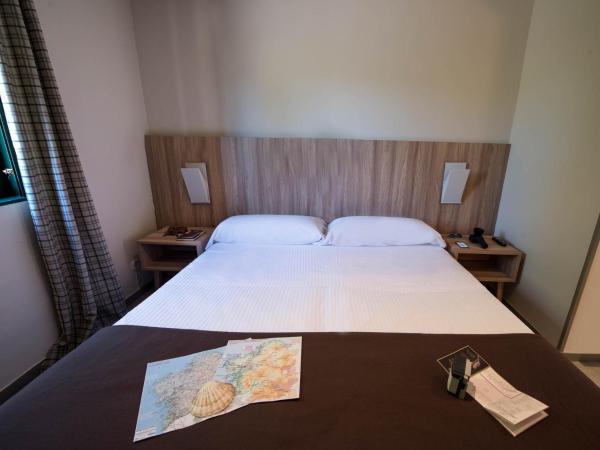 Albergue Monte Do Gozo : photo 4 de la chambre chambre double