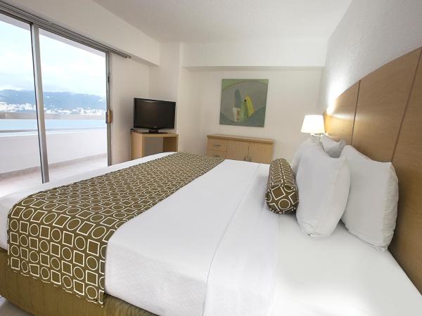 HS HOTSSON Hotel Acapulco : photo 2 de la chambre suite junior avec un lit king-size