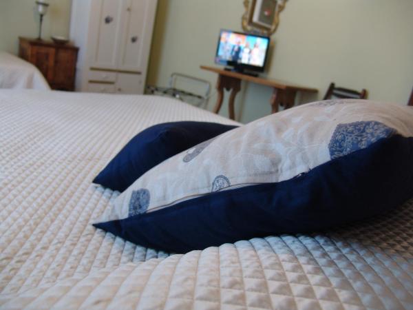 B&B Il Fragolo : photo 2 de la chambre chambre triple avec salle de bains privative séparée