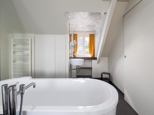 Restaurant Hotel Didier Méril : photo 3 de la chambre chambre double supérieure avec baignoire - vue sur mer