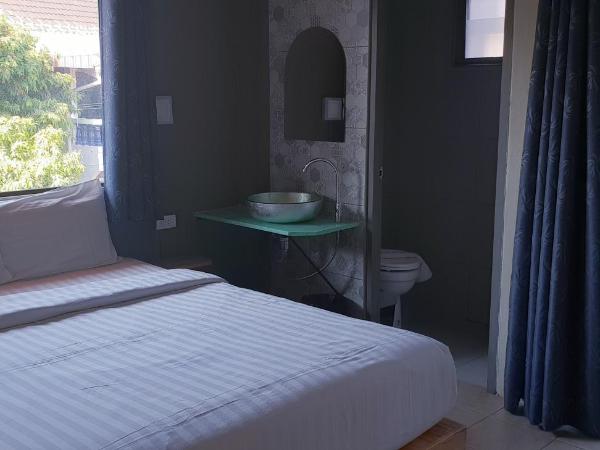 Thapae Gate Lodge : photo 3 de la chambre chambre double deluxe avec balcon