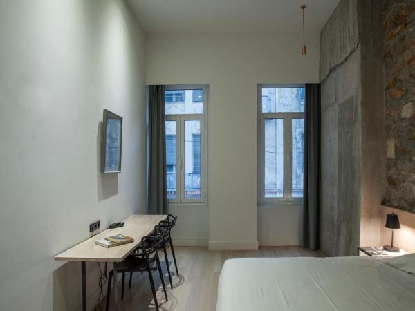 Art Suites Korai : photo 5 de la chambre chambre familiale avec baignoire