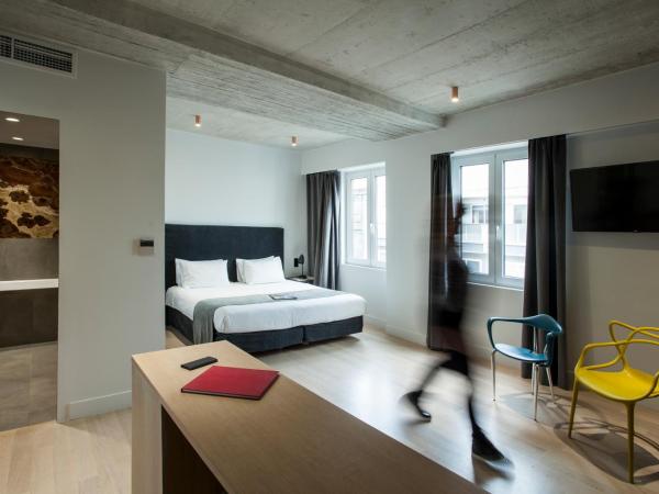 Art Suites Korai : photo 10 de la chambre chambre familiale avec baignoire