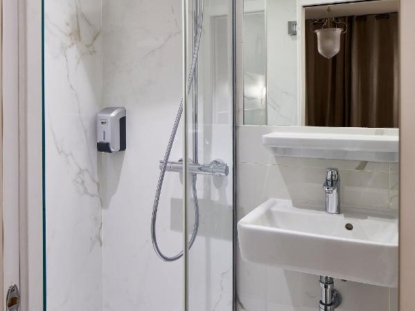 Hôtel de Roubaix : photo 6 de la chambre chambre lits jumeaux