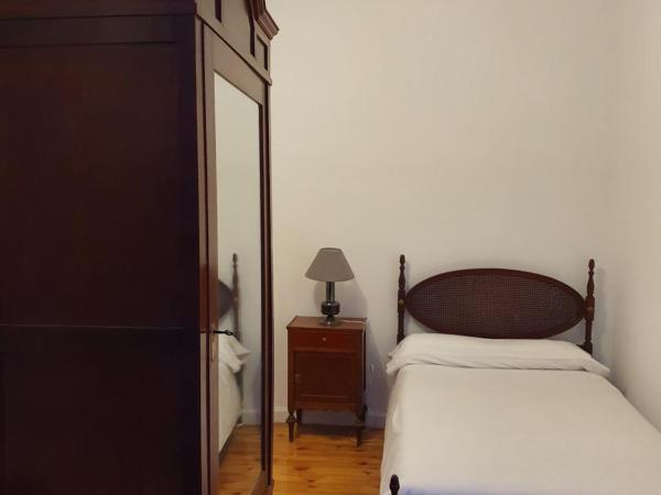 Casa burguesa de 1900 : photo 9 de la chambre chambre simple