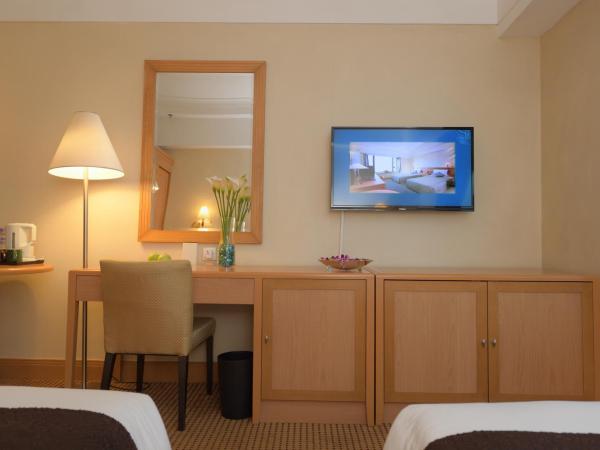 Ramada Hong Kong Grand View : photo 3 de la chambre chambre familiale