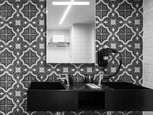 Loop On Leith George Town Penang Hotel : photo 3 de la chambre magenta standard room