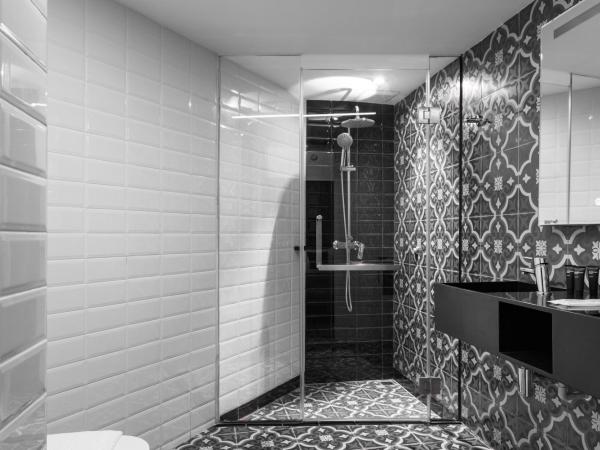 Loop On Leith George Town Penang Hotel : photo 4 de la chambre magenta standard room