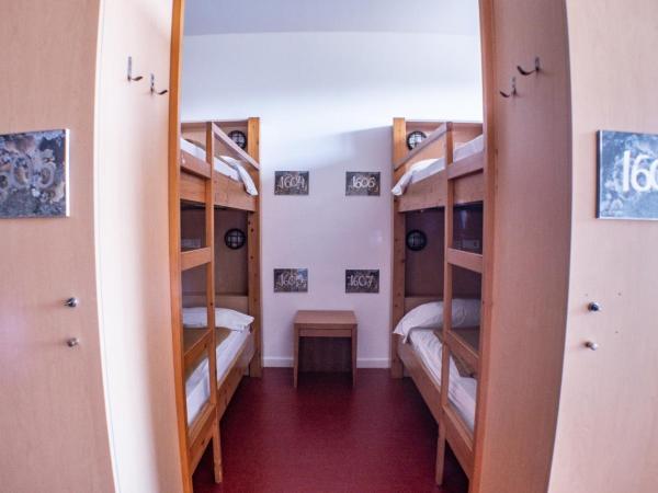 Inout : photo 6 de la chambre lit dans dortoir mixte de 10 lits avec salle de bains privative