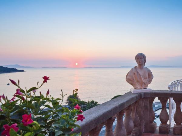 Grand Hotel Excelsior Vittoria : photo 10 de la chambre suite junior de luxe - vue sur mer 
