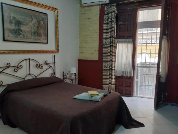 PENSION VERGARA , Sevilla : photo 3 de la chambre chambre double ou lits jumeaux avec salle de bains commune