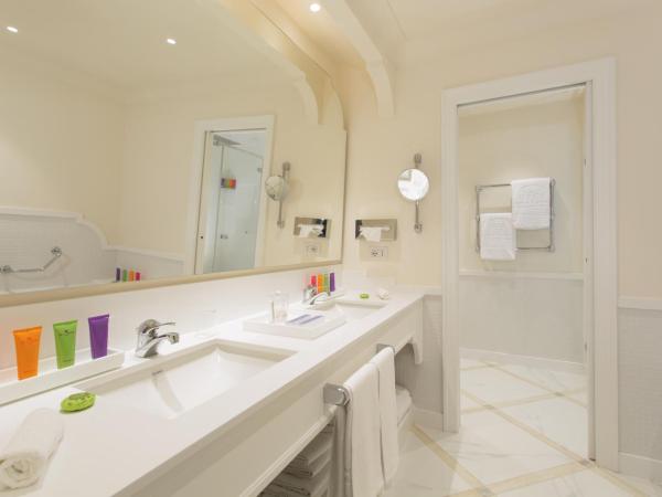 Grand Hotel Royal : photo 5 de la chambre chambre double ou lits jumeaux deluxe - vue sur ville 