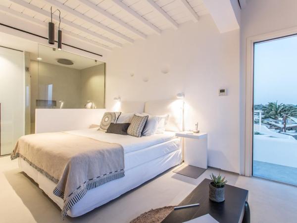 Ostraco Suites : photo 1 de la chambre chambre deluxe avec bain à remous extérieur - vue sur mer