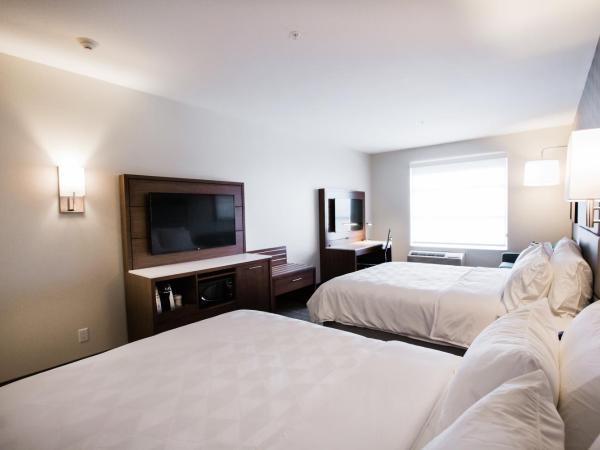 Holiday Inn Hotel & Suites Calgary South - Conference Ctr, an IHG Hotel : photo 5 de la chambre chambre avec 2 lits queen-size et canapé-lit 