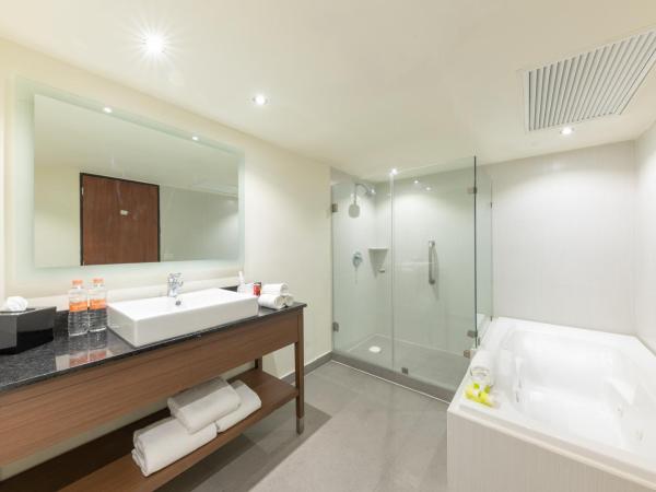 Holiday Inn Guadalajara Expo Plaza del Sol, an IHG Hotel : photo 4 de la chambre suite 1 chambre - vue sur ville