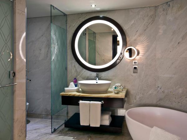 Crowne Plaza Dubai Deira, an IHG Hotel : photo 9 de la chambre suite king royale 2 chambres avec 2 lits king-size