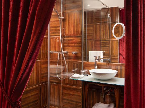 Mystery Hotel Budapest : photo 4 de la chambre chambre lit king-size supérieure